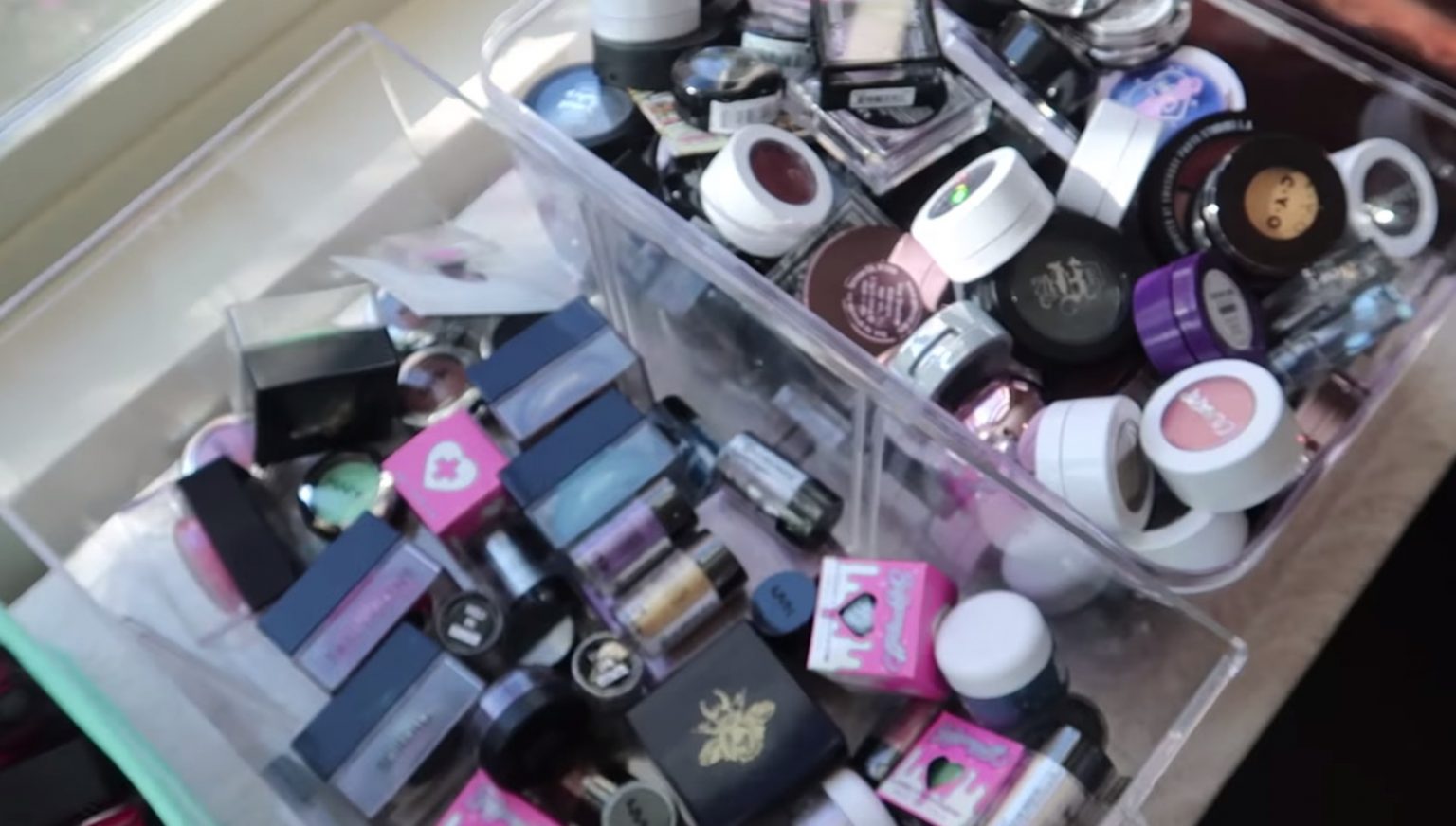 返品された化粧品を壊すTikTok動画 その理由は？ Ypsilon Magazine